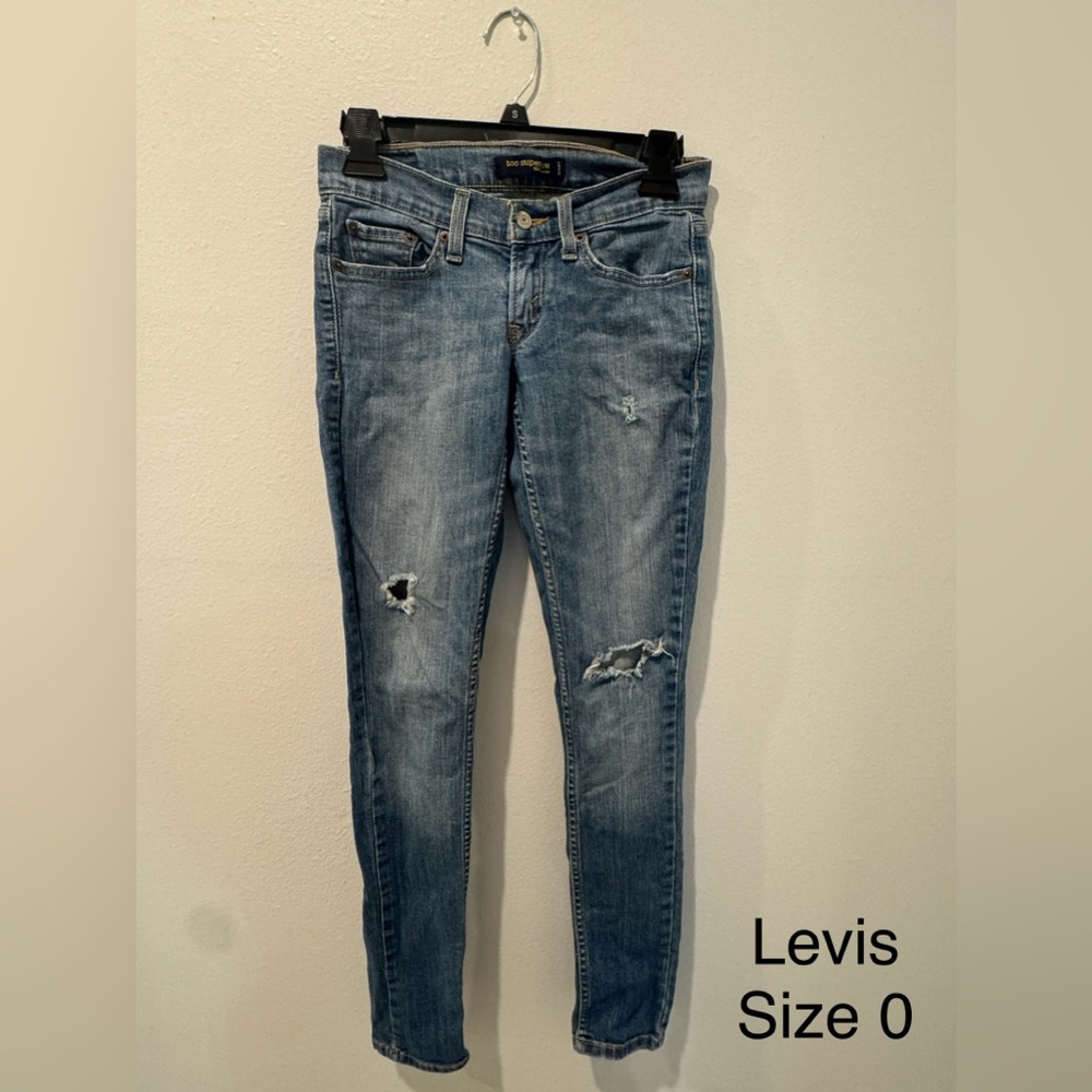 Levi's Women's Light Blue Ripped Skinny Jeans